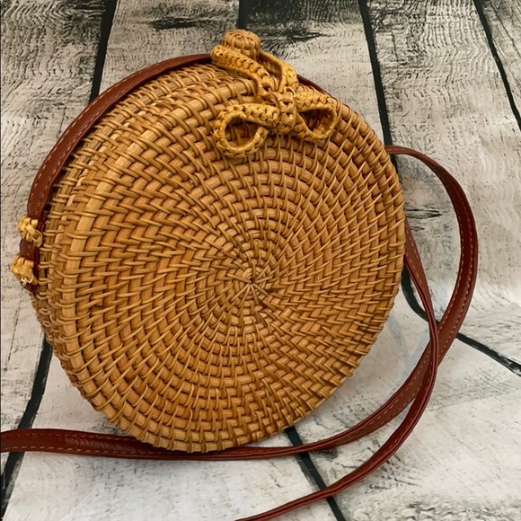Handbags - Wicker crossbody small circle purse